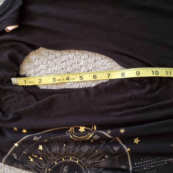 REBELLIOUS ONE crop top - Gently Used - Picture 4 of 5